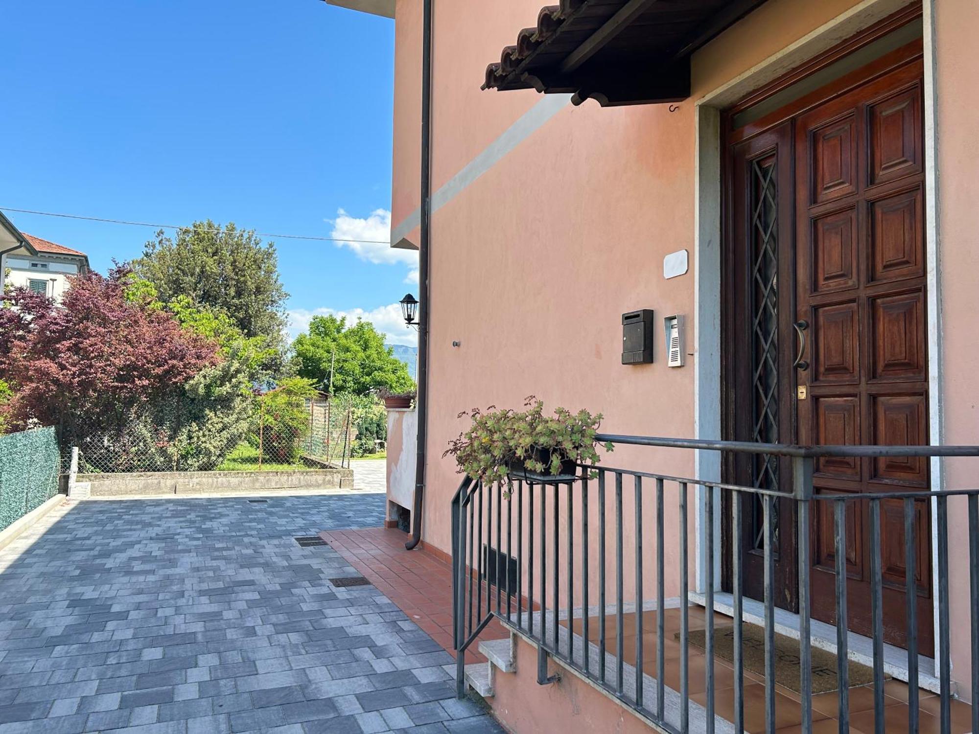 Albi'S House,Terrazza ,Wi-Fi, Parcheggio, Ac Apartamento Lucca Exterior foto