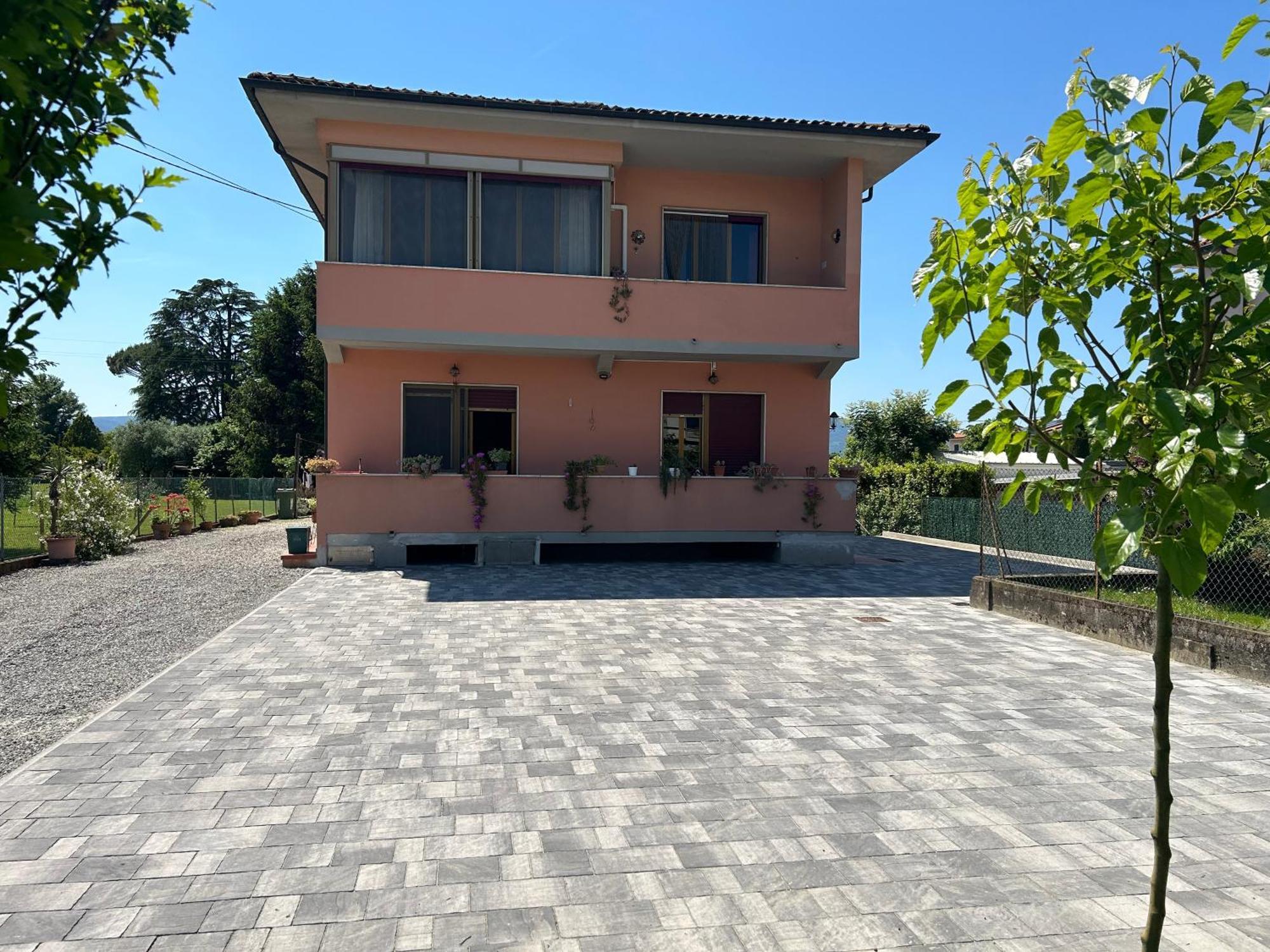 Albi'S House,Terrazza ,Wi-Fi, Parcheggio, Ac Apartamento Lucca Exterior foto